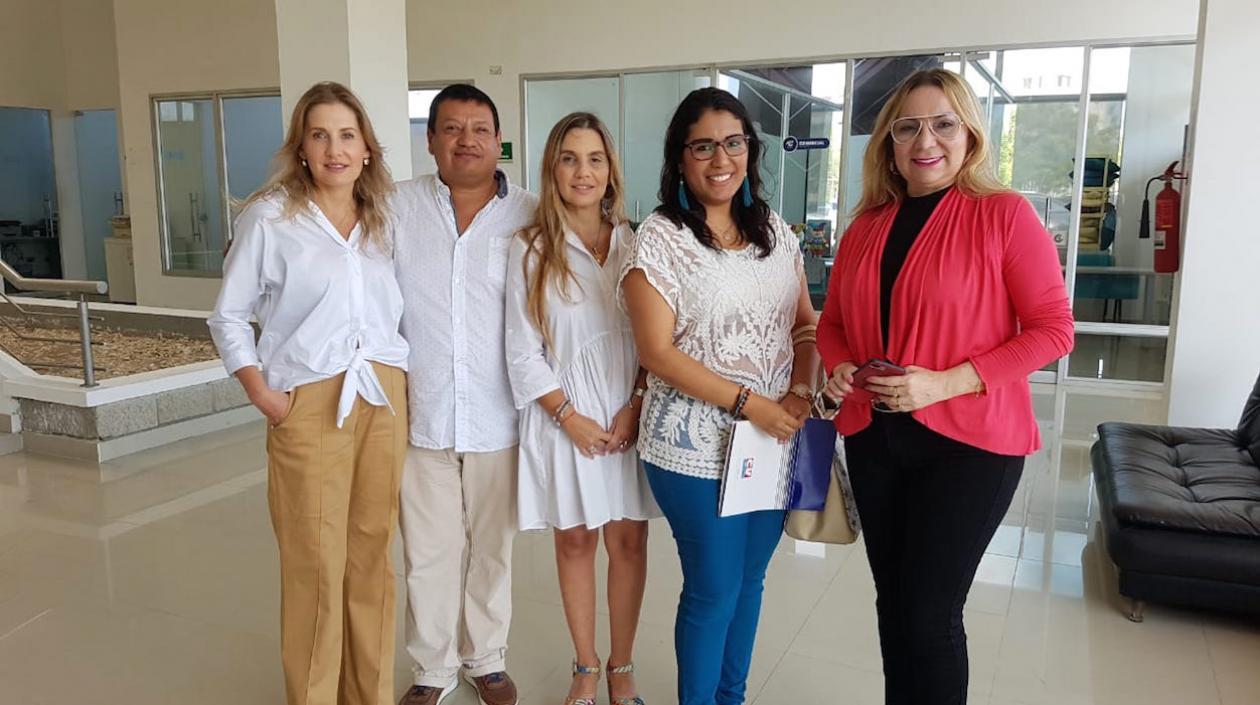 María Claudia y Victoria Vargas (Televista), Karen Fernández (CV Noticias), Lucy Flórez (Las Noticias) y el asesor jurídico Humberto Vanegas.