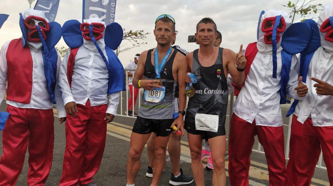 Juan Carlos Cardona y David Cardona, primer y segundo lugar de la Maratón de Barranquilla. 