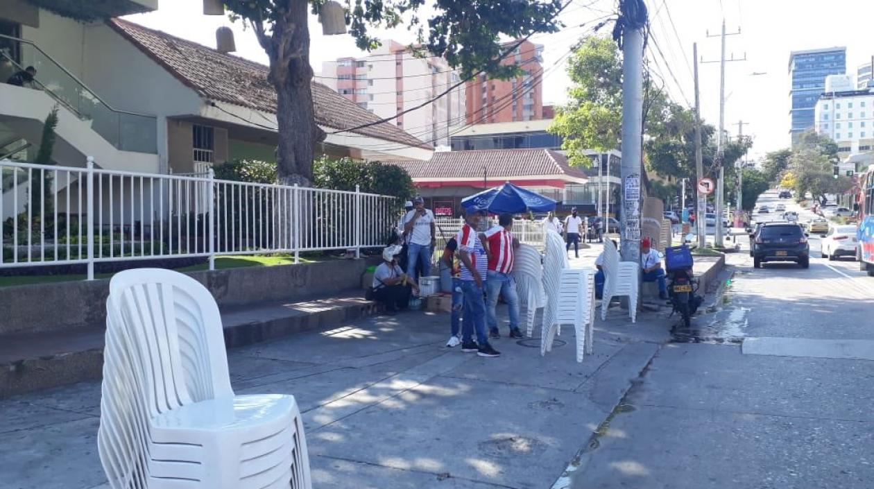 Control Urbano vigila el precio de las sillas para los eventos del Carnaval de Barranquilla.