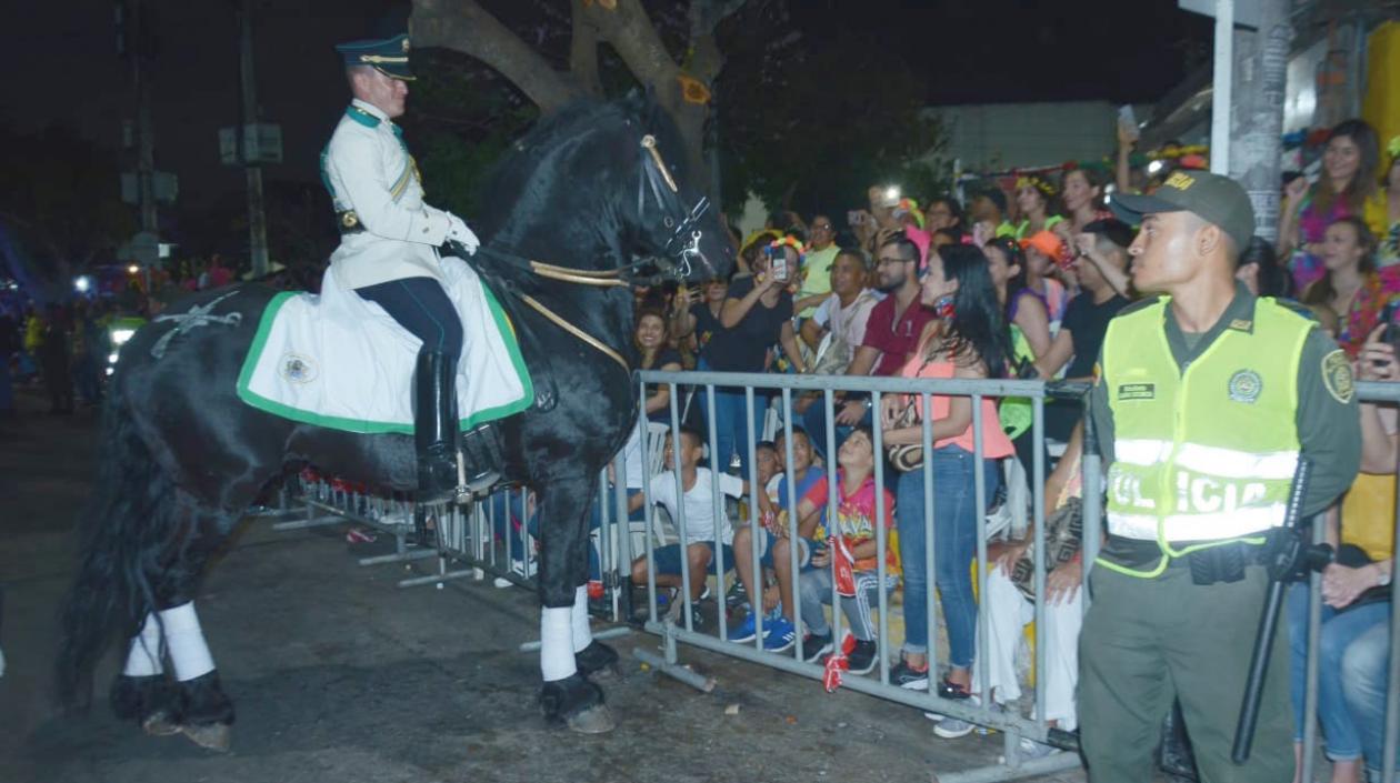 La Policía acompañó el desfile y trabajó en la seguridad de La Guacherna.
