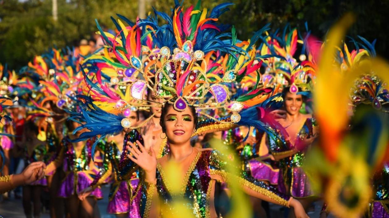 Comparsa de fantasía durante desfile del Carnaval del Atlántico.
