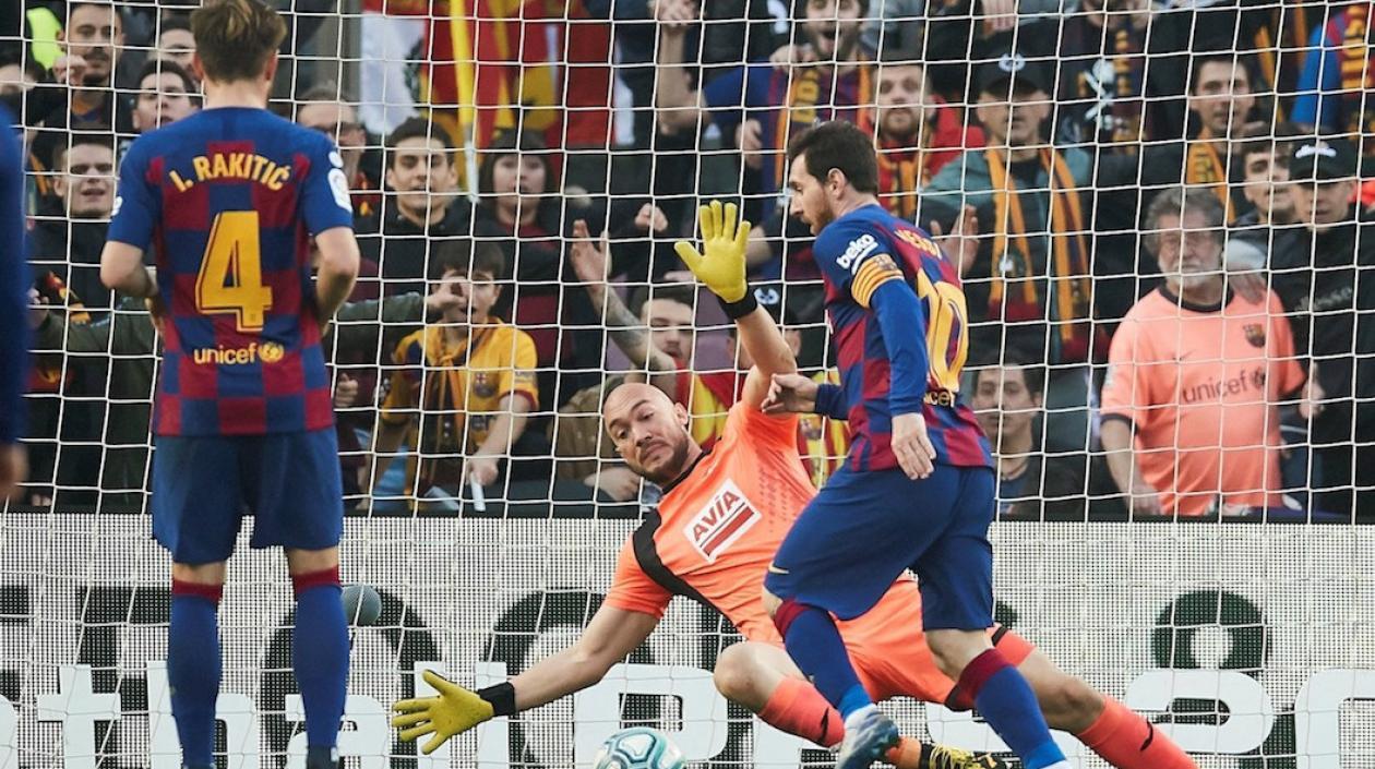 Lionel Messi anotando el cuarto gol.