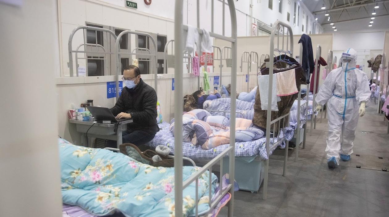  Pacientes infectados con coronavirus dentro del hospital provisional Wuhan Fang Cang en Wuhan, provincia de Hubei, China.
