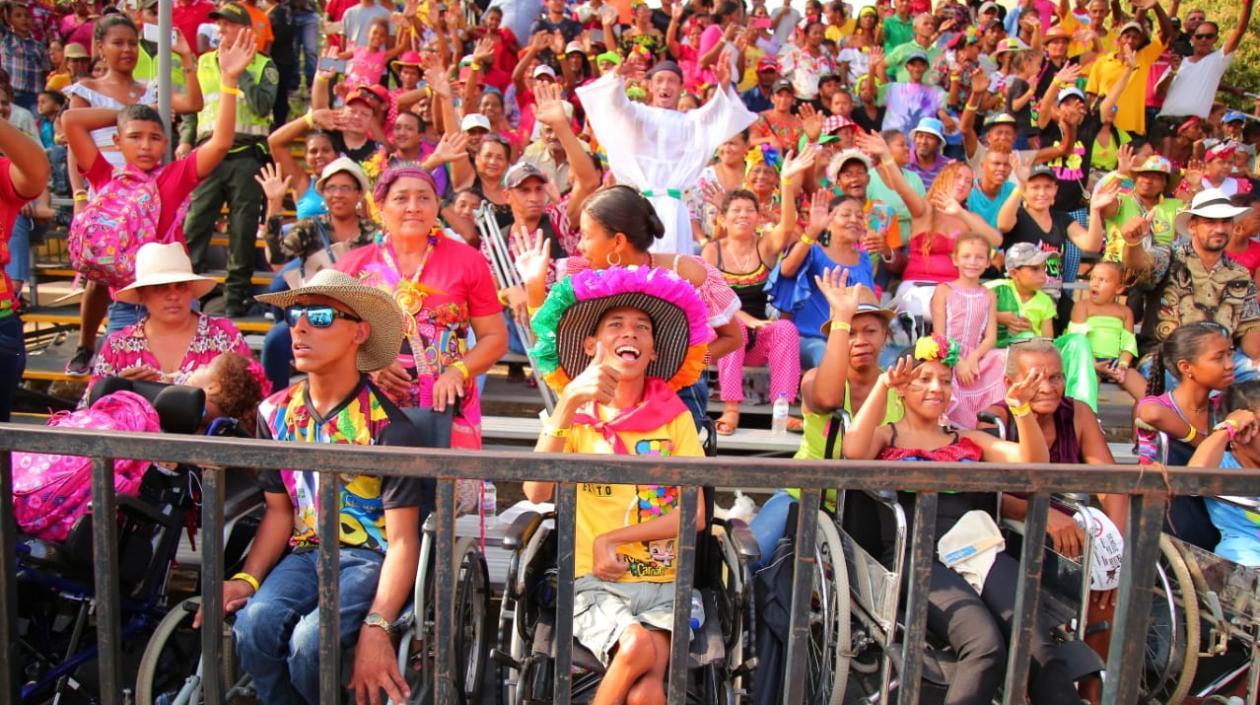 Mil personas con diversas discapacidades fueron llevados a varios eventos del Carnaval.
