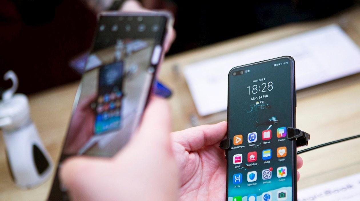 Honor, la marca china de "smartphones" perteneciente a Huawei, ha reforzado su gama de productos con el lanzamiento de dos nuevos teléfonos móviles inteligentes.