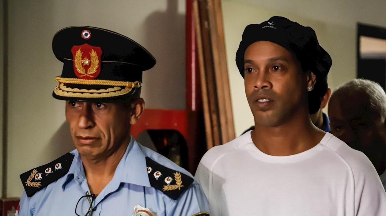 Ronaldinho en arresto. 