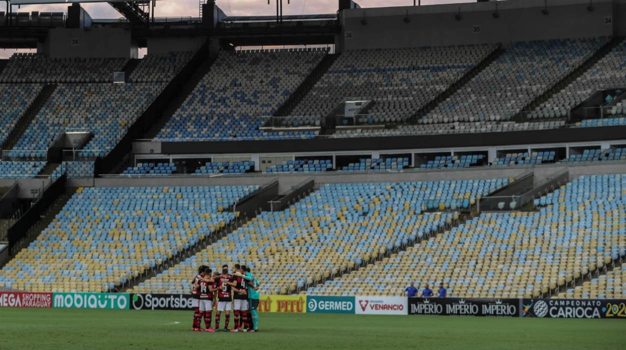 Flamengo tuvo que jugar con el estadio Maracaná a puerta cerrada. 