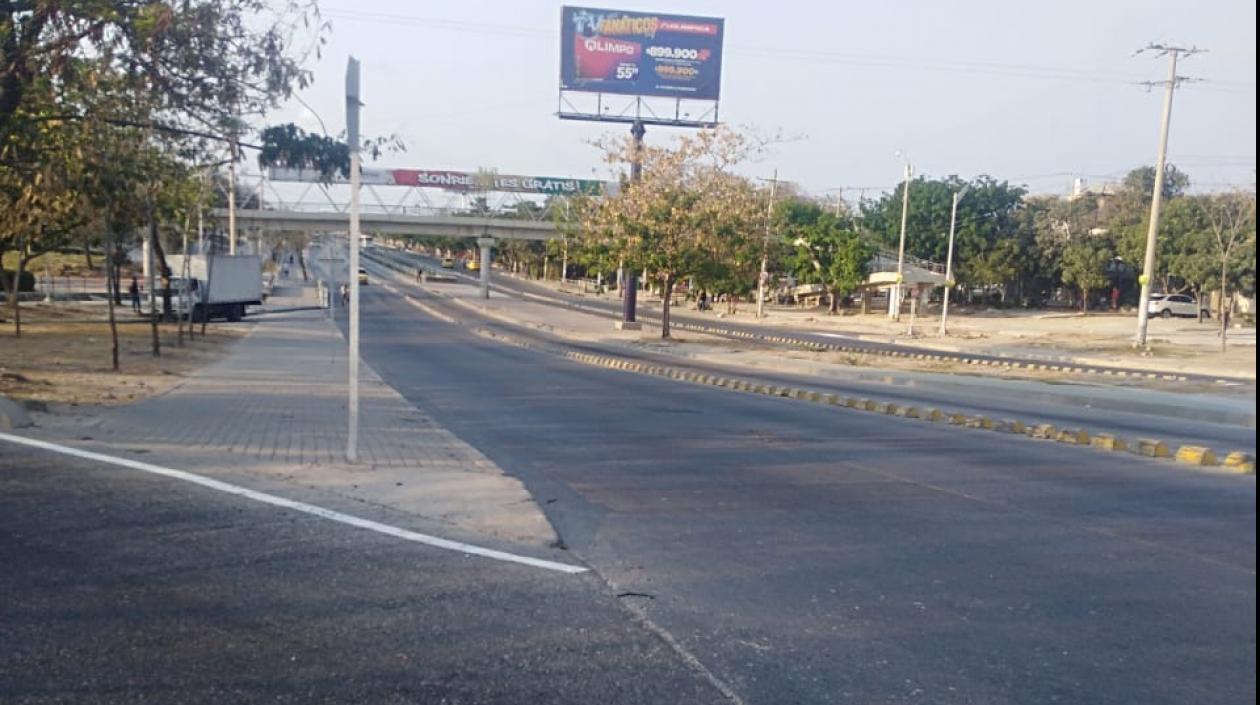 Las calles de las ciudades permanecen solas. Esta es la Murillo en Barranquilla.