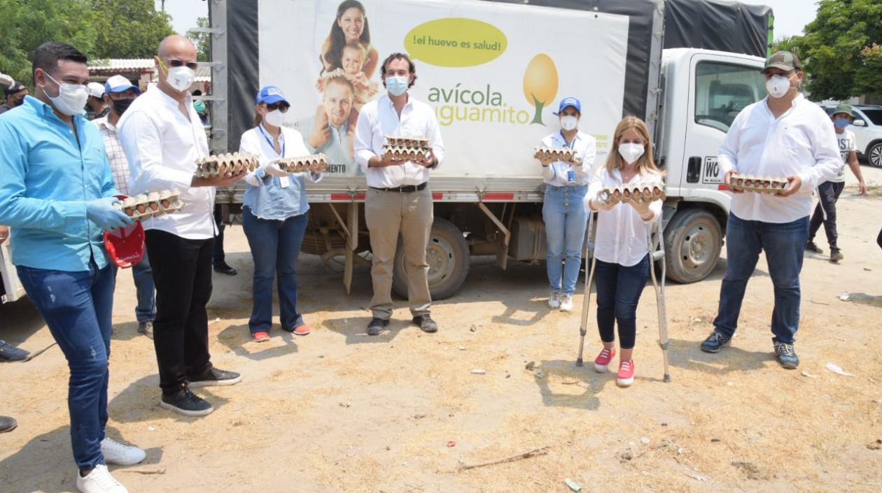 Gobernadora Elsa Noguera recibió la donación de Avícola El Guamito.