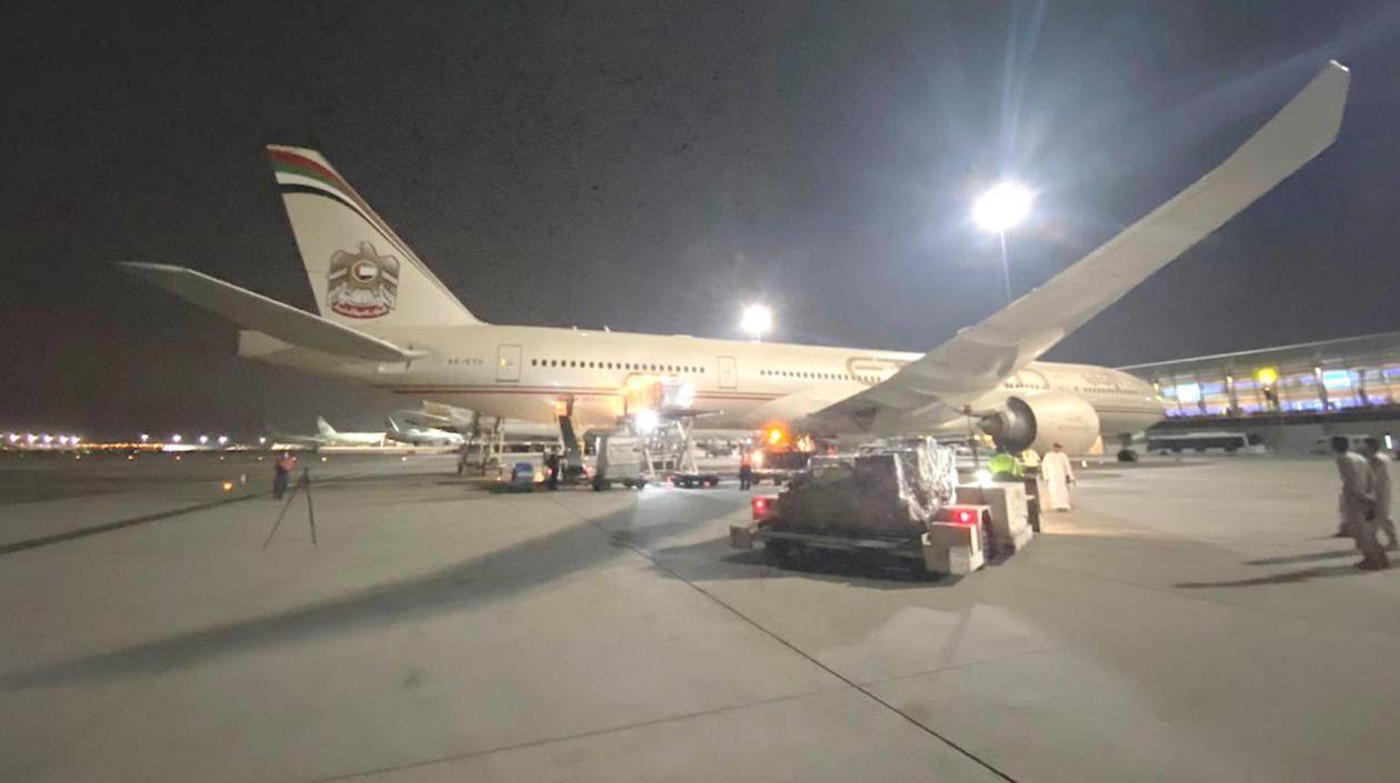 Avión con los insumos médicos donados por Emiratos Árabes.