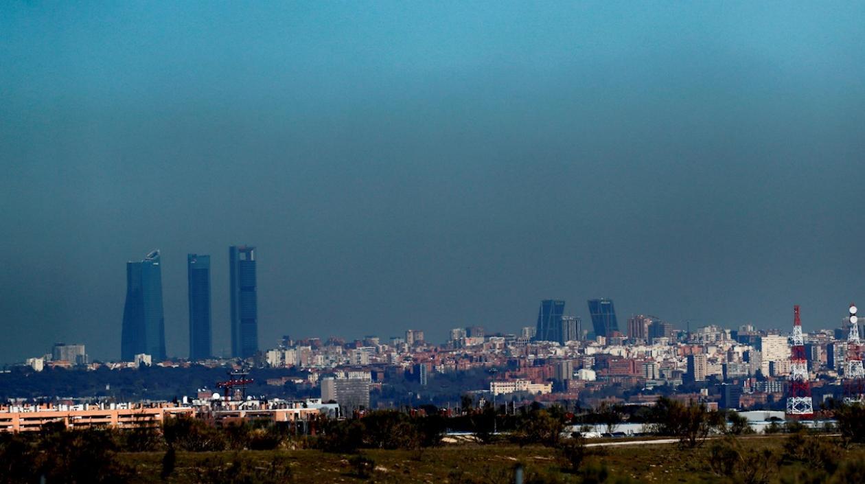 Vista de Madrid con edificaciones cubiertas por la 'boina' de contaminación.