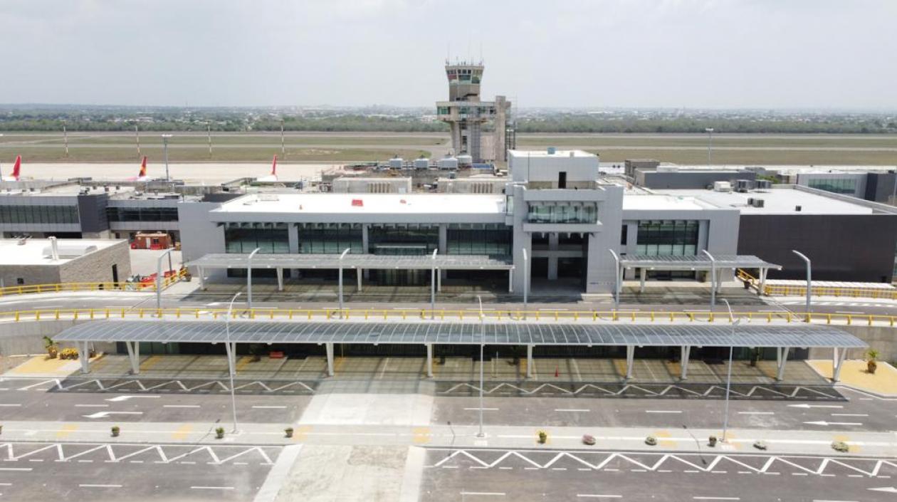 La nueva fachada del aeropuerto Ernesto Cortissoz vista desde un dron.