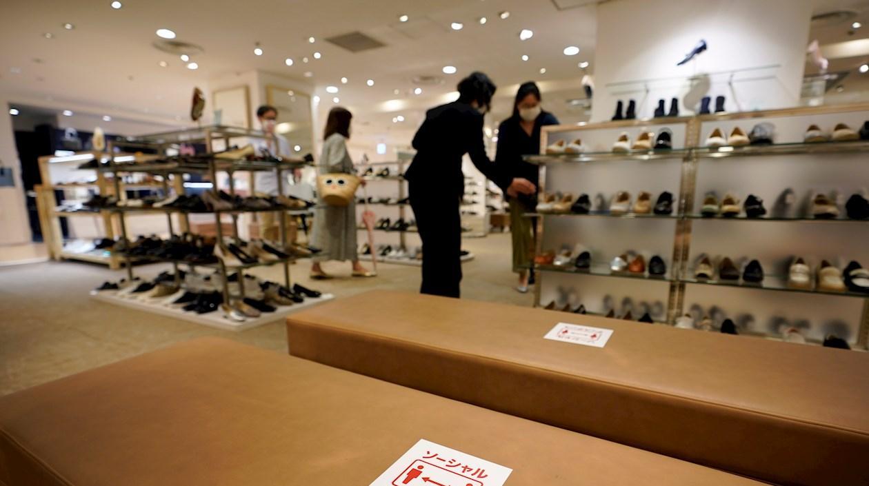 Gobierno nipón permite la apertura sin limitaciones de tiendas minoristas como grandes almacenes.