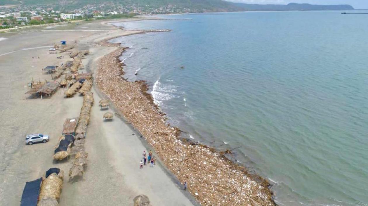Contaminación ambiental en las playas de Puerto Colombia que se busca compensar.