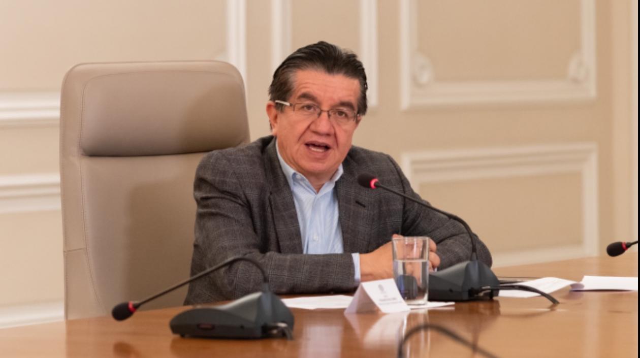 Ministro de Salud Fernando Ruíz.
