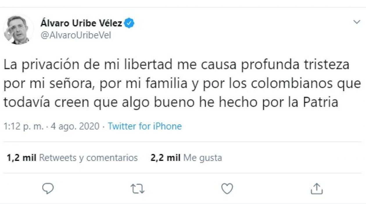 Captura de Twitter de Álvaro uribe.