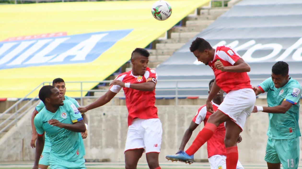 Acción del juego entre Barranquilla FC y Cortuluá. 