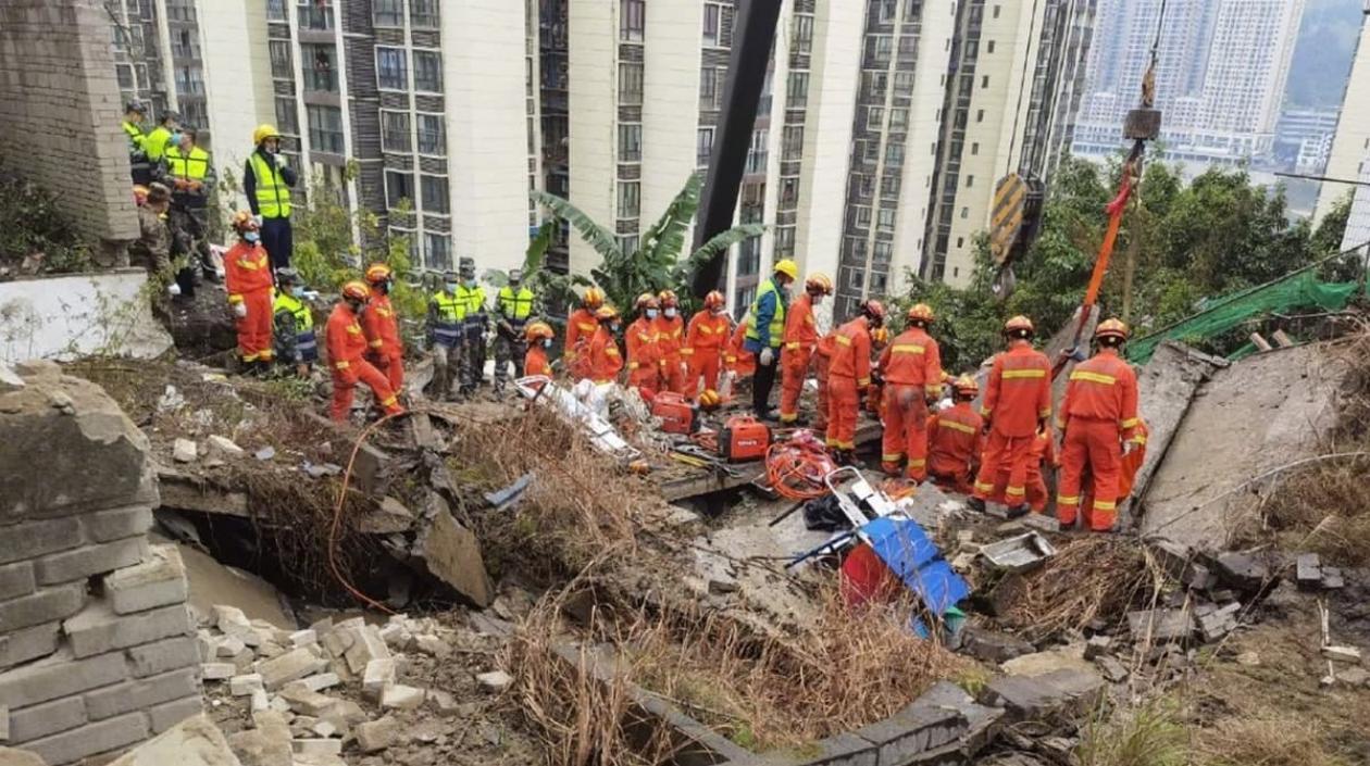 Una explosión en una cafetería en Chongqing dejó 16 muertos.