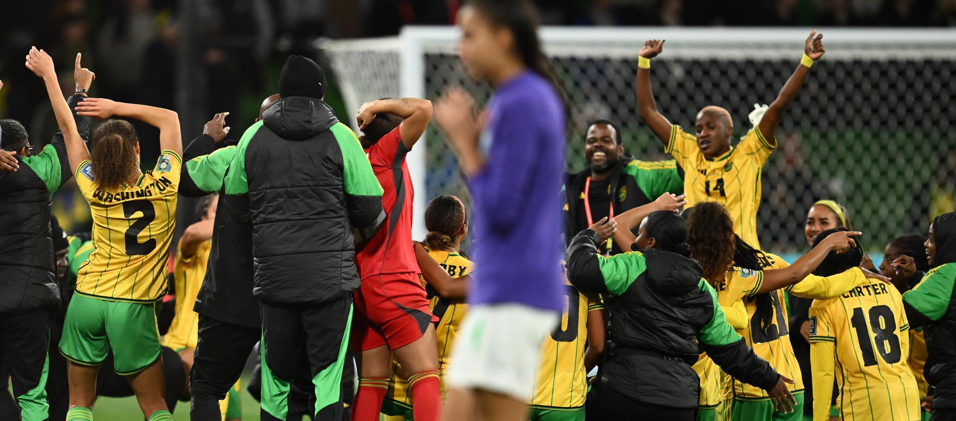 Las jugadoras de Jamaica celebrando la clasificación a la siguiente ronda del Mundial femenino..