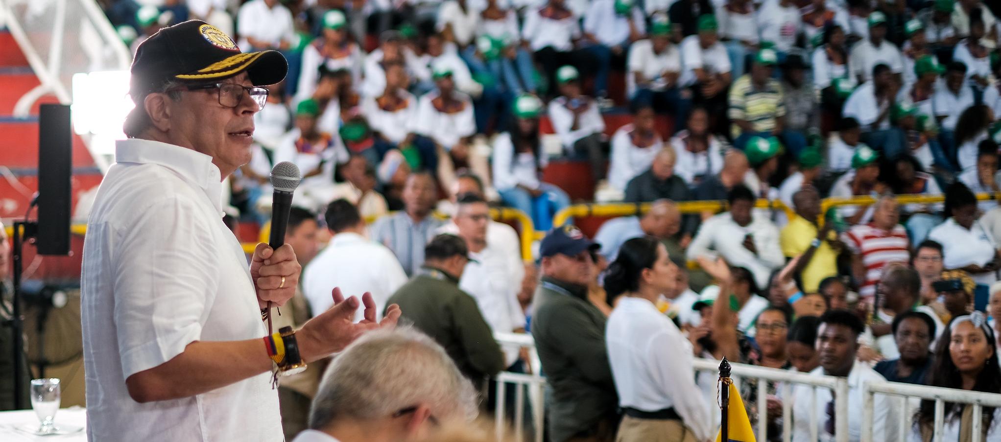El Presidente Gustavo Petro dando un discurso en Tumaco, Nariño.