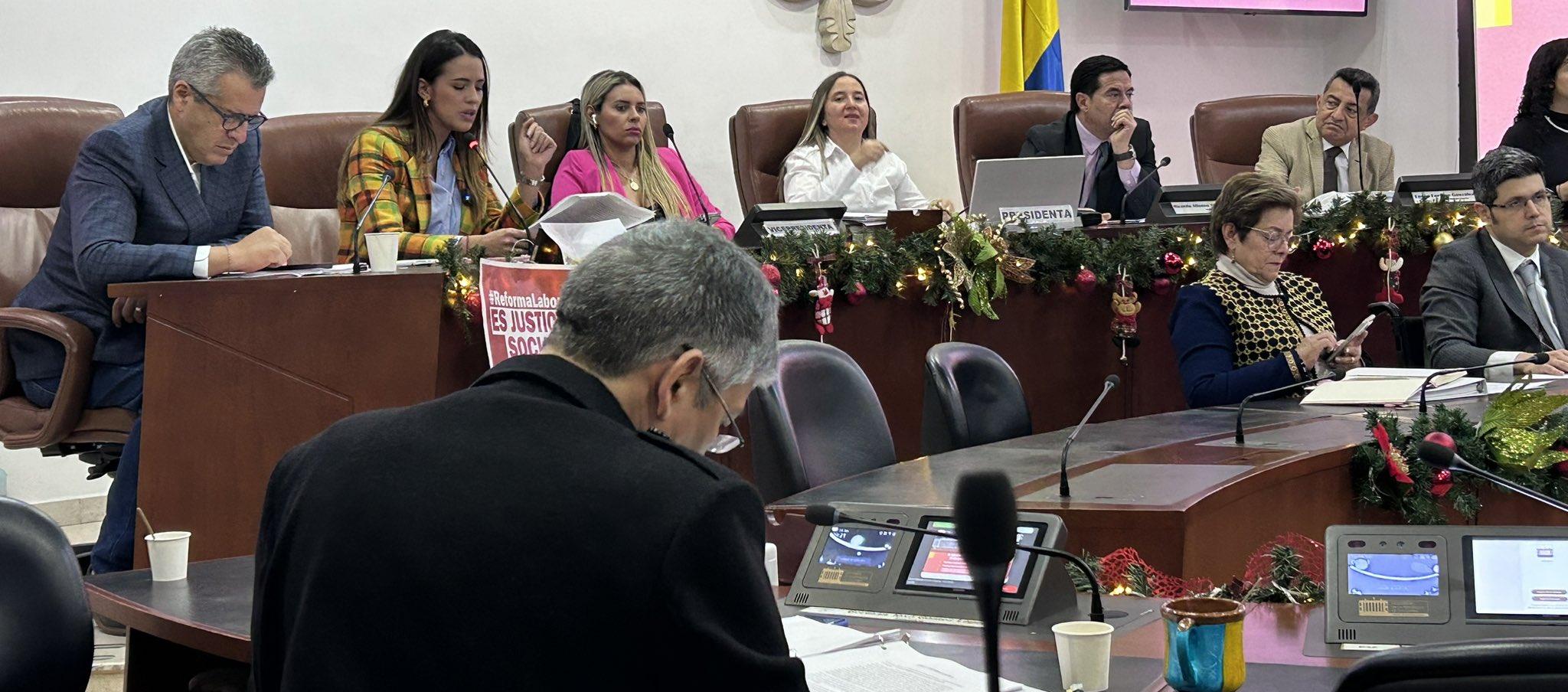 Comisión Séptima con presencia del MinInterior, Luis Fernando Velasco, y MinTrabajo. Gloria Inés Ramírez