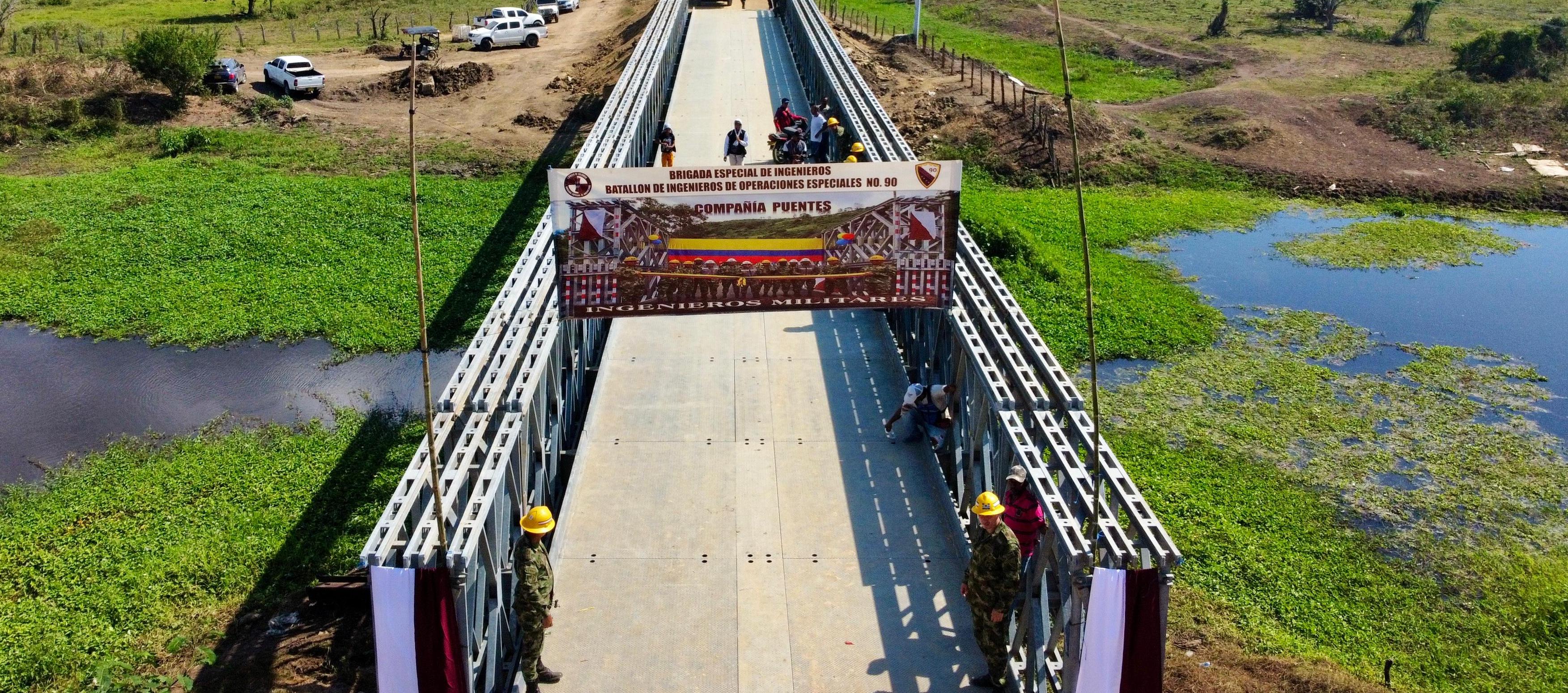 El puente metálico fue construido por la UNGRD y el Comando de Ingenieros del Ejército Nacional de Colombia