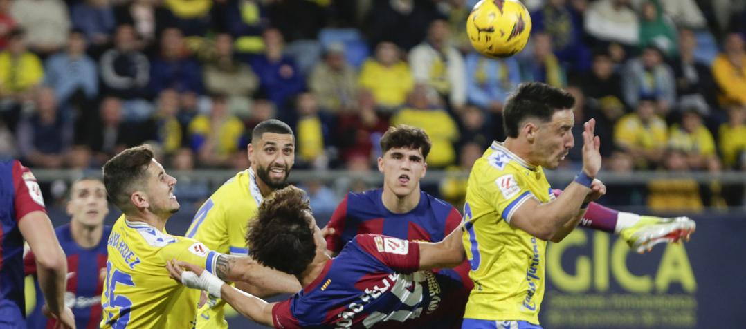 Acción en la que Joao Félix marcó el gol que le dio la victoria al Barcelona ante el Cádiz.