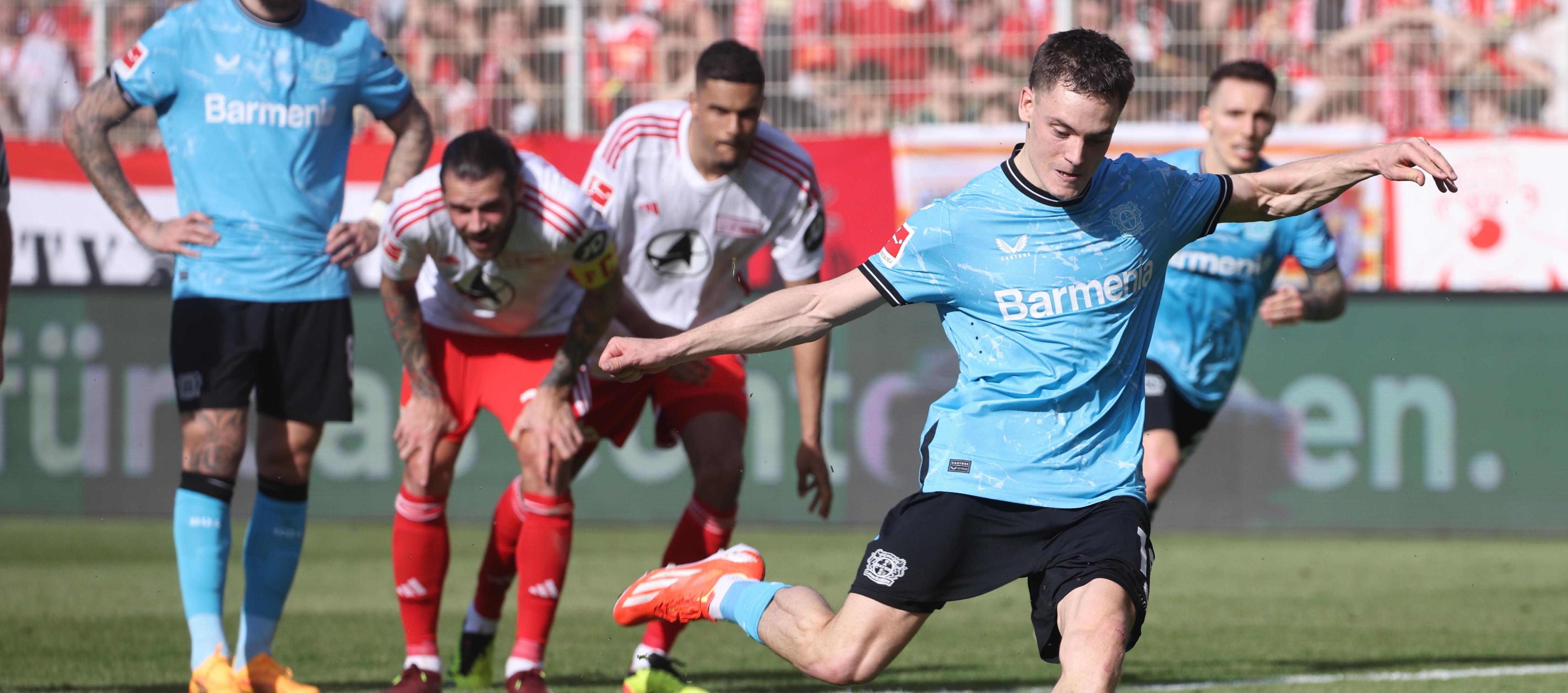 Florian Wirtz, con esta pena máxima, le dio la victoria al Bayer Leverkusen.