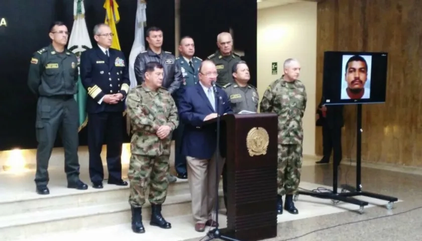 El ministro de Defensa, Luis Carlos Villegas, informando la muerte de alias "Inglaterra".