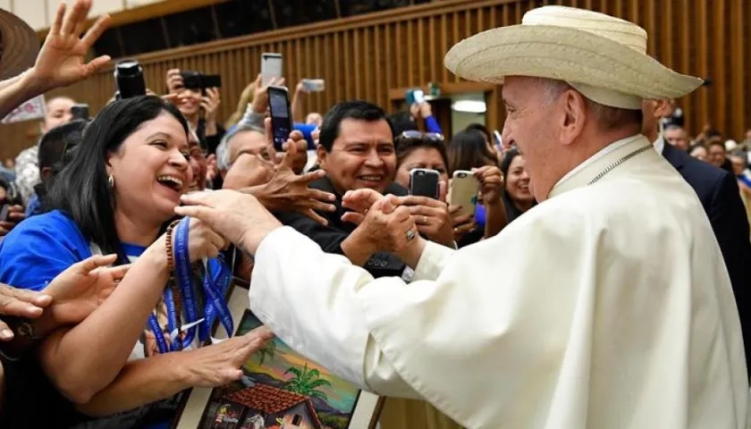 El Papa Francisco saludó a los salvadoreños. 