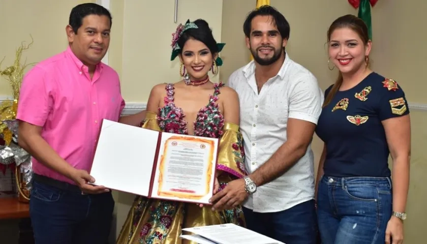  Lauren María Martínez Varela recibe el decreto como Reina del Carnaval de Malambo 2019