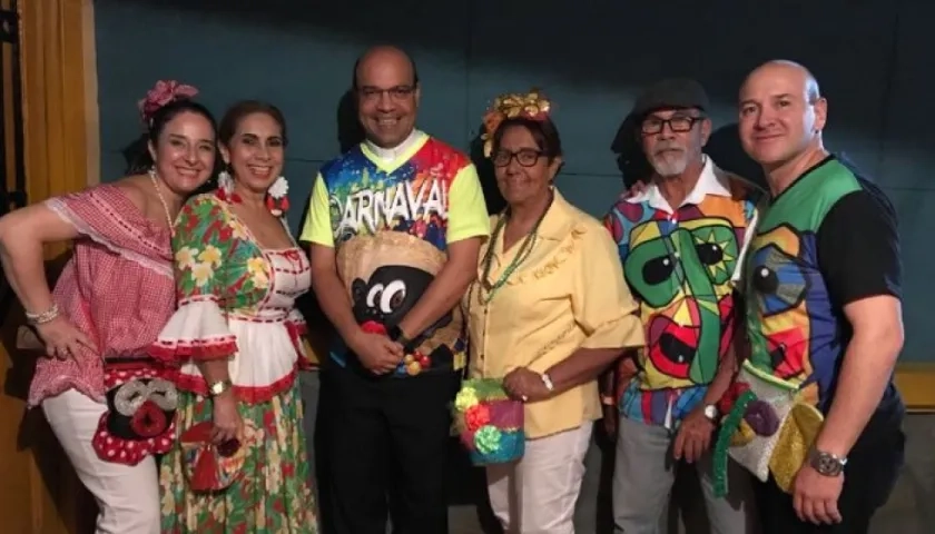 Pilar Santos, Marvel Jimeno, Padre Edgardo Bernales, Nancy Altamar, Jorge Bernales y Diego Ortiz.