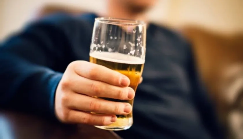 Tomar alcohol con exceso hace al cuerpo vulnerable.