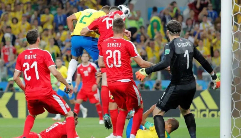 Thiago Silva anotó de cabeza, el segundo tanto de Brasil. 