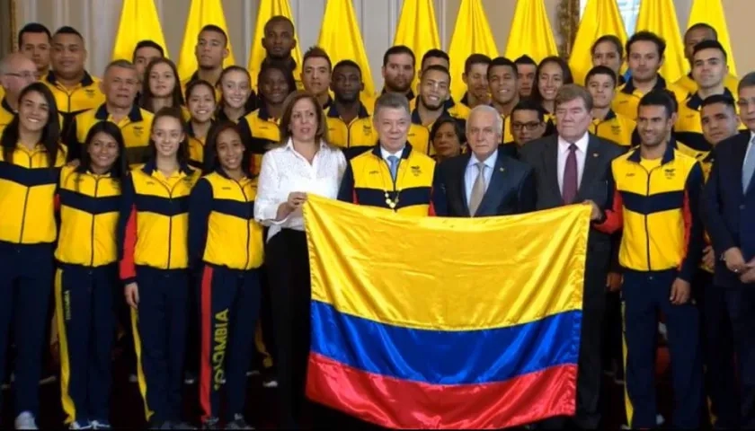  El Presidente Juan Manuel Santos, la directora de Coldeportes, el presidente del COC y la delegación.