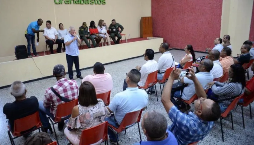 El Alcalde Joao Herrera oficializando la creación de la red.