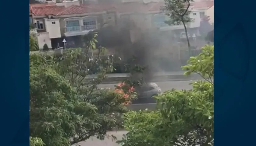 Vehículo se incendió en el norte de Barranquilla