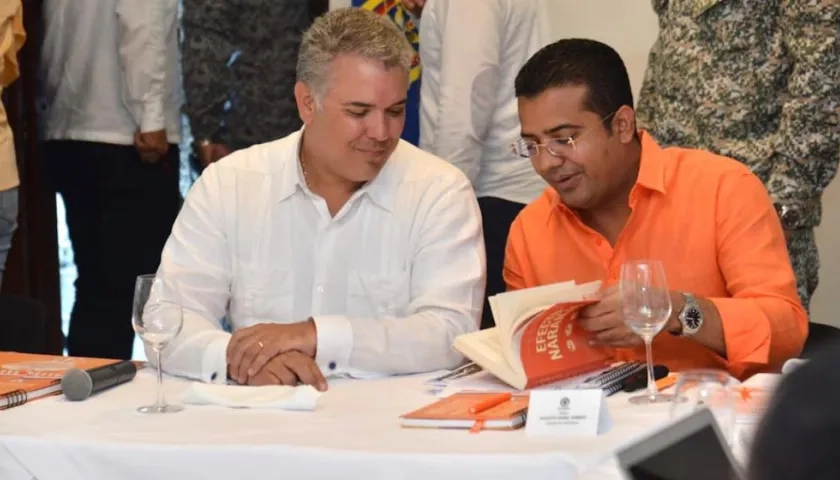 El Presidente Iván Duque y el Alcalde Augusto Ramírez Uhia, durante la reunión de trabajo.