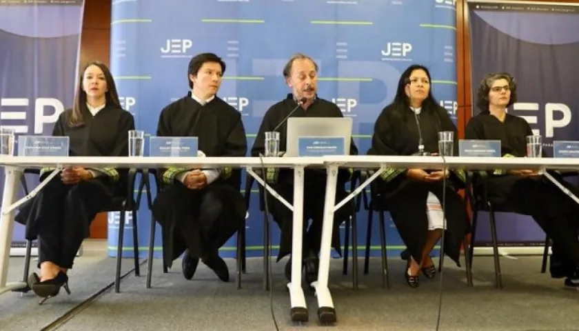 Los magistrados de la JEP durante la audiencia.