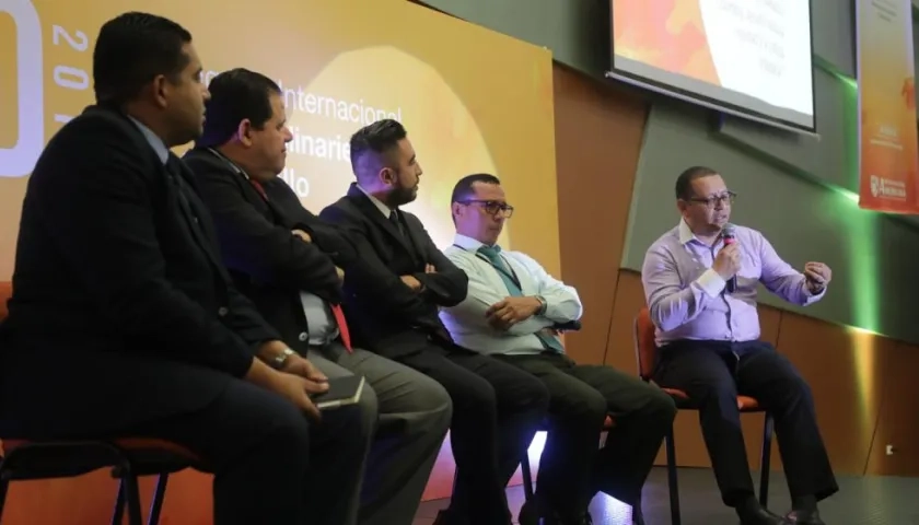 Panel de conferencistas nacionales e internacionales sobre: "Experiencia de la tributación en México y Colombia, desafíos hacia la equidad y la Justicia Tributaria".