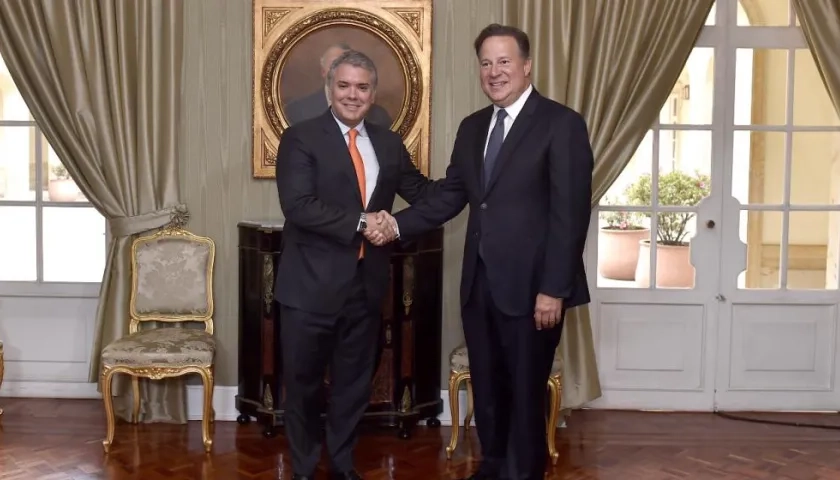 El Presidente Duque de Colombia y el Presidente Varela de Panamá, en la foto oficial del encuentro.