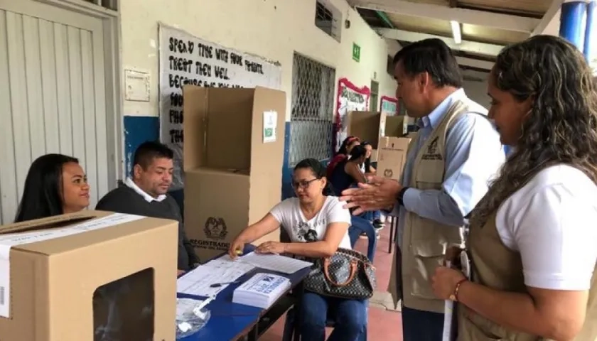 Solo el 15.92% de los colombianos habilitados para votar en las consultas ejercieron su derecho al voto este domingo.