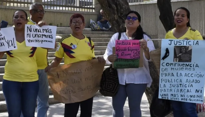 Familiares y amigos de Brenda Pájaro piden justicia para que su crimen no quede impune.