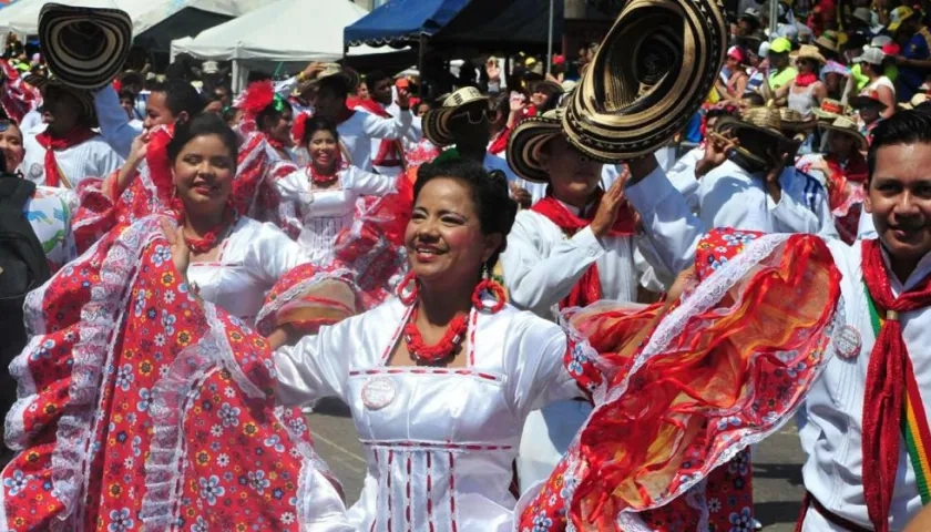 Cumbiamberos durante desfile del Carnaval de Barranquilla.