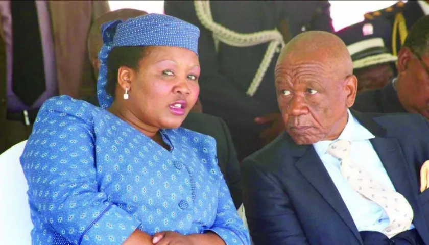 Maesaiah Thabane, ex primera dama de Lesoto, con su esposo el ex primer ministro Thomas Thabane.