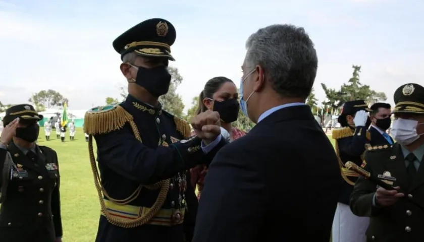 El General Diego Hernán Rosero con el Presidente Iván Duque.