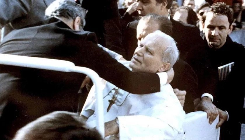 El Papa Juan Pablo II en el atentado el 13 de mayo de 1981.