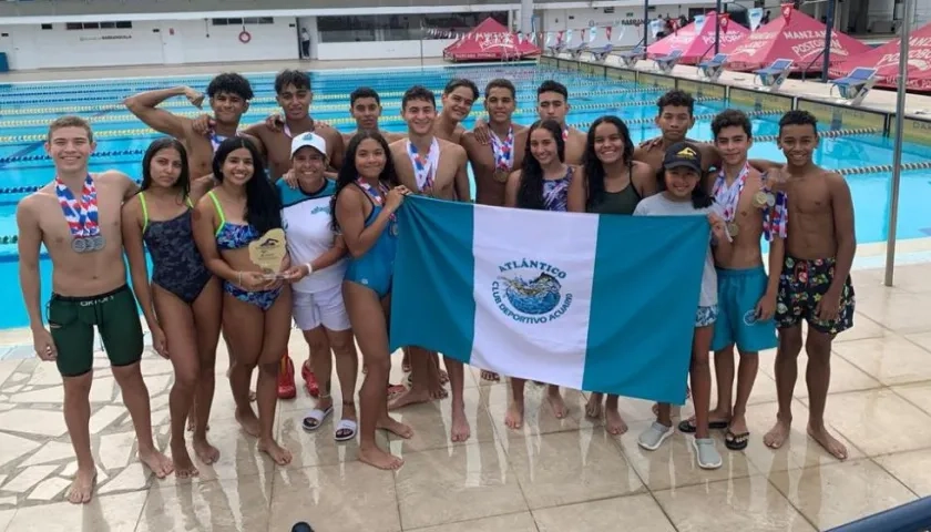 Nadadores del Club Acuario. 