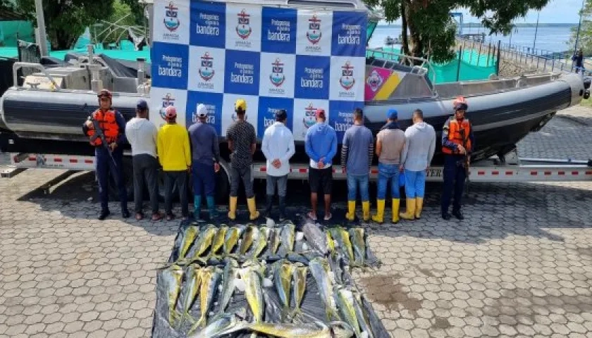 Capturados mientras realizaban realizaban faena de pesca de manera ilegal. 