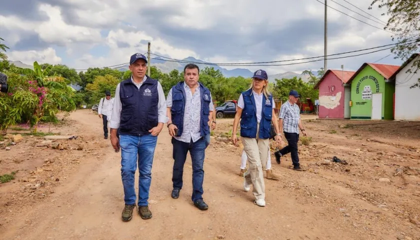 El Defensor del Pueblo, Carlos Camargo, en la visita que hizo a Riohacha y Dibulla.